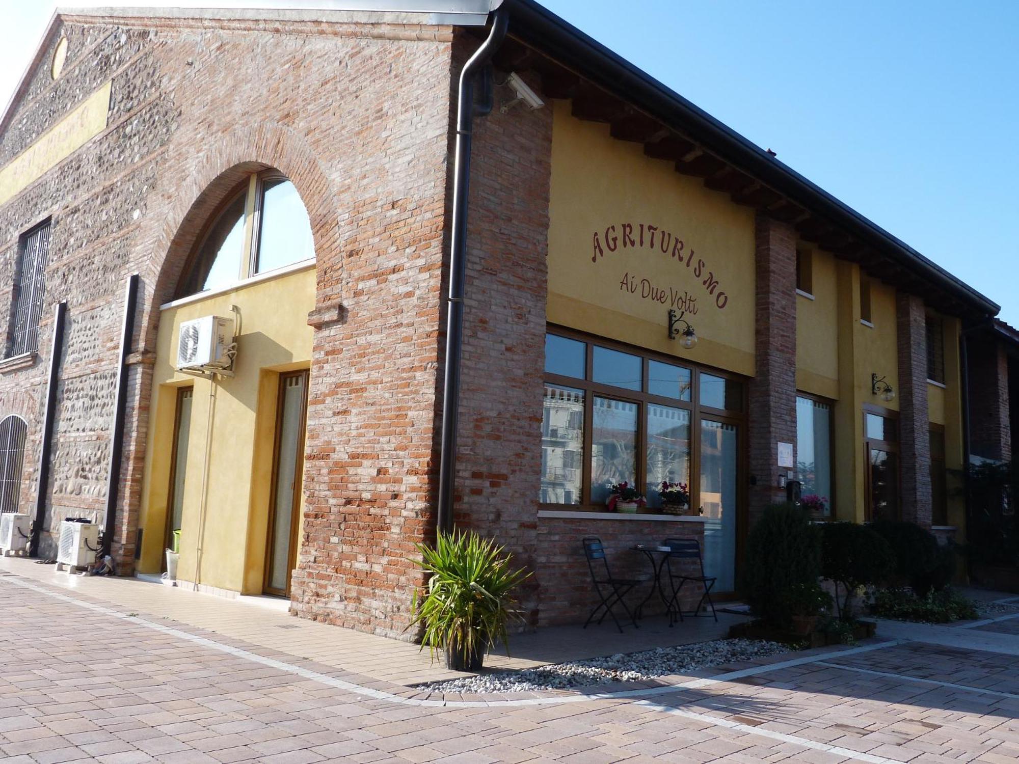 Agriturismo Ai Due Volti Dossobuono Kültér fotó