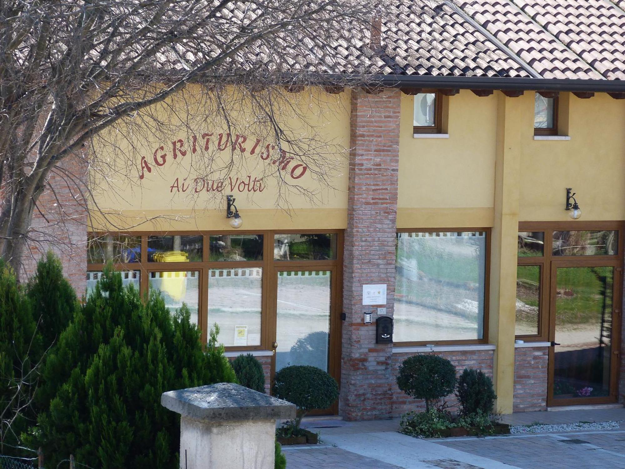 Agriturismo Ai Due Volti Dossobuono Kültér fotó