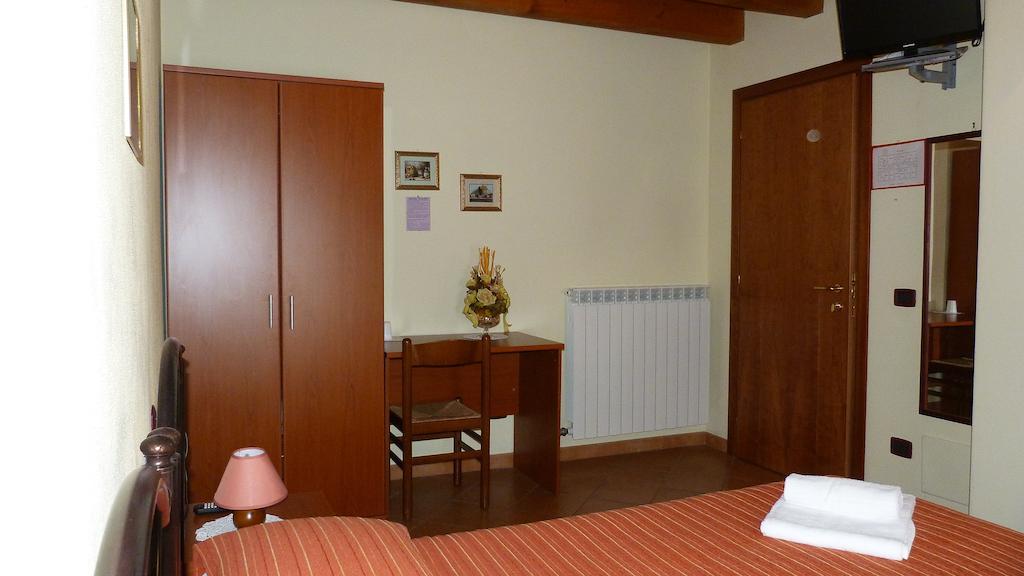 Agriturismo Ai Due Volti Dossobuono Szoba fotó